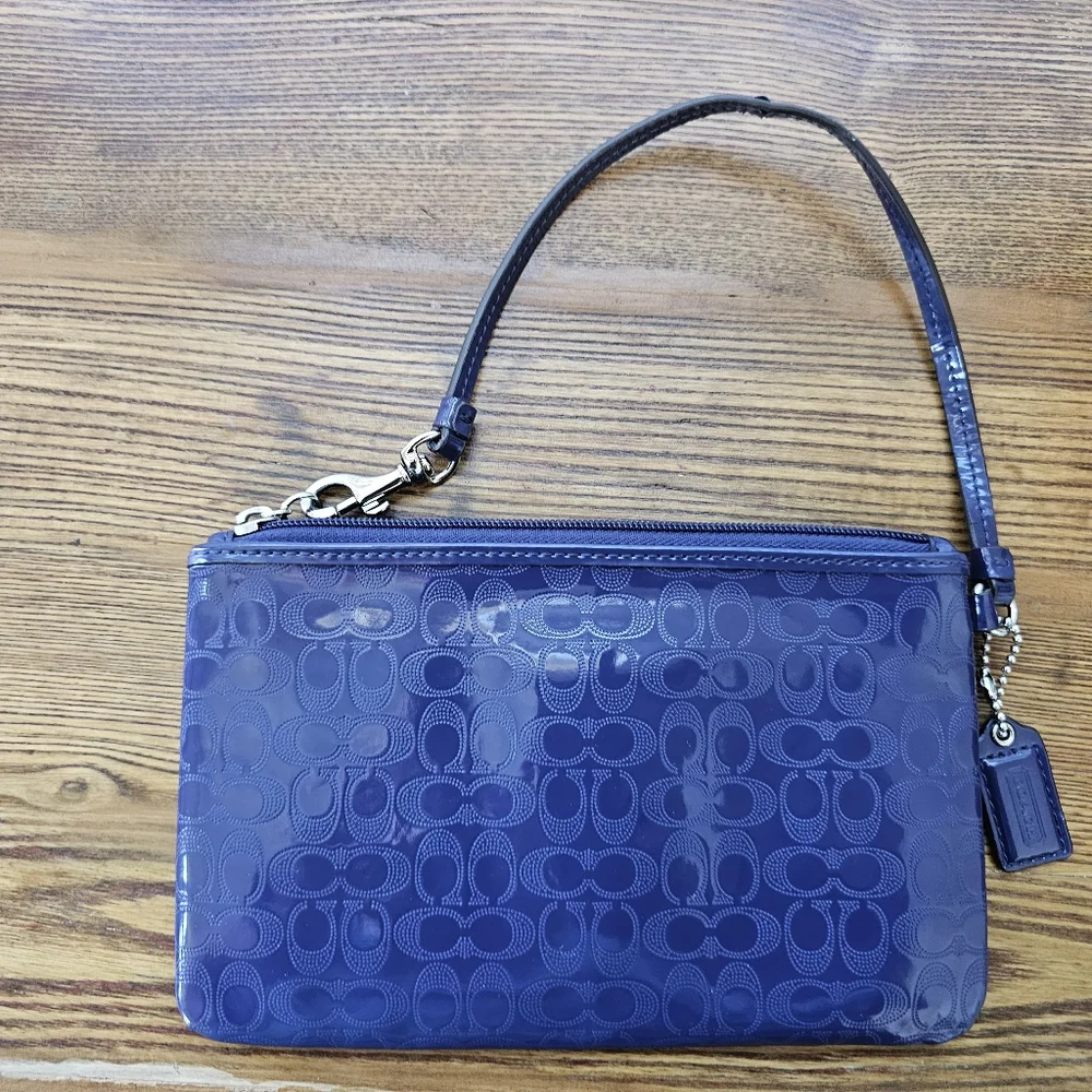 Coach wristlet - Picture 2 of 4